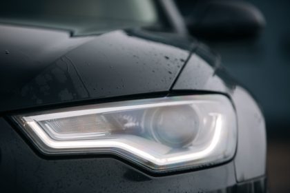 黒の車