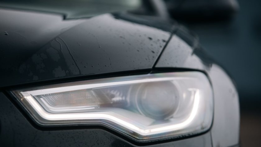 黒の車