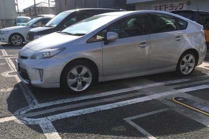 駐車中の車