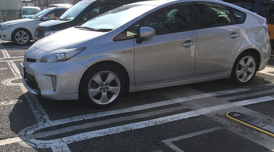 駐車中の車
