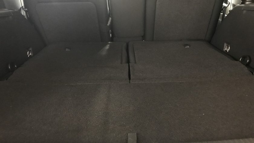 トランクが空の車