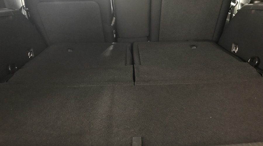 トランクが空の車